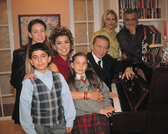 * ok tahamml yksek bir anneyim ama snrlar olan bir anneyim. Bizim evde kurallarmz var. Mesela &#8216;can yakmak&#8217; yasak. &#8216;Kalp krmak yok&#8217;&#8230;