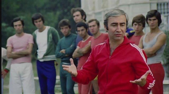 Oyuncu en, Ertem Eilmez tarafndan "Hababam Snf" filminde "Badi Ekrem" karakteri iin seilme srecini de anlatarak, "Hababam Snf, Trk sinemasnn dnm noktalarndan biridir, seyirciyle iliki kurma asndan. Trk sinemasnn geleneksel olarak halkla iyi bir ilikisi var. Fakat Hababam Snf'nda bu iyice tavan yapt. Bu kadar beenilen, uzun sre vizyonda kalan film olmad." deerlendirmesinde bulundu.