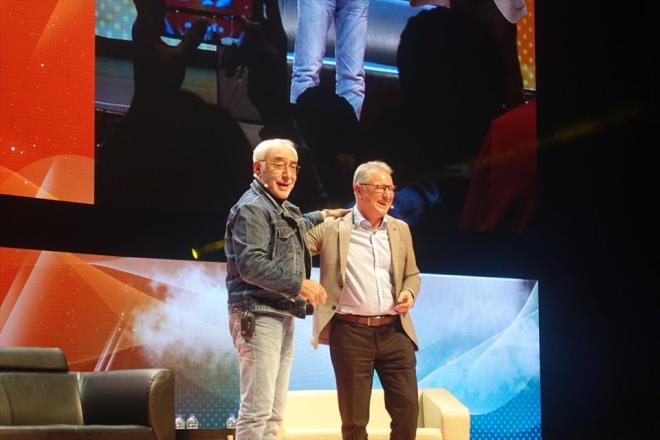 Yeilam sinemasnda ok sayda filmde rol alan, babas Ali en'in yaadklarna ahit olduu iin, sinemaya daha ge baladn syleyen en, "Sinemaya sonra balamamn nedeni babamdr. Sinemay asla istemedim hayatm boyunca. Yardmc roller oynad iin parasn pek alamazd. Alsa bile dk para alrd. Evde bir tek o alyordu. Evin geimi, babamn sinemadan ald yevmiyeye balyd. Bazen alamyordu. Alrsa yemek yeniyor." deerlendirmesinde bulundu.