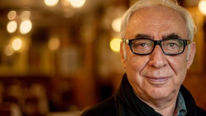 zellikle sahtekar insan rollerini iyi canlandrdn syleyen en, yle devam etti:    "Belki de o adamlar sevmediim iin, o adamlara bir tepki olarak canlandrp cezalandrmak m istiyorum? Nedir, bilmiyorum. Ama iyi gzlem yaptm onlar hakknda. Bir de tabii o zengin hayat, gecekondu, retmenlik, ok insan tanma. Mesela iportaclk yaptm. O mehur jilet sahnesi var ya, onlar benim gzlemlerim sonucu. Mesela iek Abbas'taki o minibs ofr, onu ben tanyorum zaten. Oyuncular iin karakterler zordur. Bilmedii bir karakteri aratrrken yerinde gzlem yaparlar. Aratrrlar. Benzer kiilerle buluurlar. Benim byle bir derdim olmad. O kadar ok malzeme var ki."