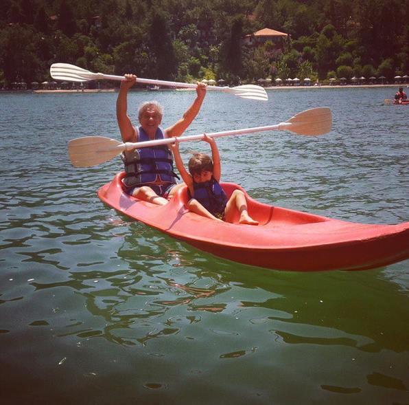 33 YILLIK KARISINI BOAMITI : Neco iki kznn anne olan 33 yllk ei Oya German'dan dil Erge iin boanmt. O dnem aradaki ya fark sebebiyle medyaya 'azgn teke sendromu' diye yansyan ilikisi iin Neco &#8220;60 yanda bir sevgi yakalamm. Daha ka yl yaayacam da bilemiyorum. Bunun keyfini srmek istiyorum&#8221; demiti.