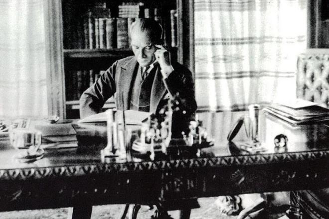 Gece ge saatlere kadar alan Atatrk&#8217;n bu srada karn ackrsa tercihi yumurtadan yana olurdu. Alarna peynirli omlet ya da sahanda yumurta yaptrrd.