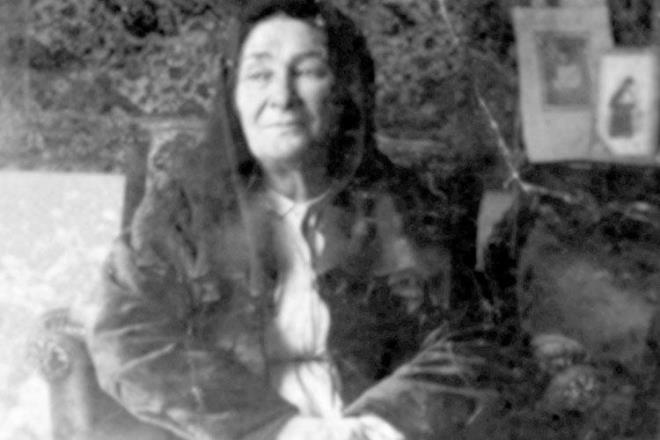 Atatrk&#8217;n ocukluundan kalma en sevdii lezzet, annesi Zbeyde Hanm&#8217;n elinden km olan Selanik usul spanakl brekti. Atatrk, ara ara mutfaktan bu brein yaplmasn ister, breini mutlaka ayran eliinde tketirdi. Bu brek iin spanaklar kuru soan ve baharatla kavruluyor, sonra da bolca beyaz peynirle kartrlyor. Tepsiye serilen kat kat yufkalarn aras bu malzemeyle dolduruluyor ve zerine yine kat kat yufka seriliyor.