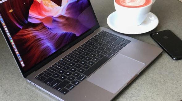 Haziran 2017 ile Haziran 2018 arasnda satlan 13 in byklndeki Touch Bar&#8217;sz Macbook Pro&#8216;nun 128 GB veya 256 GB depolama alanna sahip olan modelleri de sorunlu.