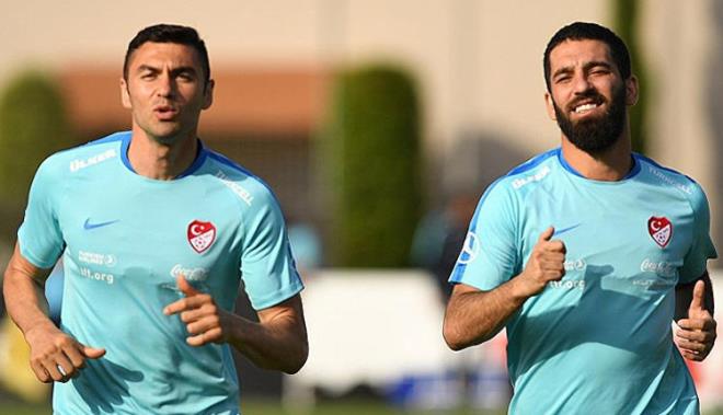 Trabzonspor&#8217;la 3 yllk szlemesi bulunan Burak kalmas durumunda bu sezon bitimine dek 3.5 milyon Euro (TL&#8217;ye evrilip denecek), gelecek sezon iin ise 2.5 milyon Euro garanti para alacak.