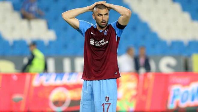 Bordo-mavili kulp, Muharrem Usta ynetiminin Burak Ylmaz ile yapt szlemenin detaylarn kamuoyu ile paylarken, karlkl demeler sonras oyuncunun kaptanl elinden alnd.