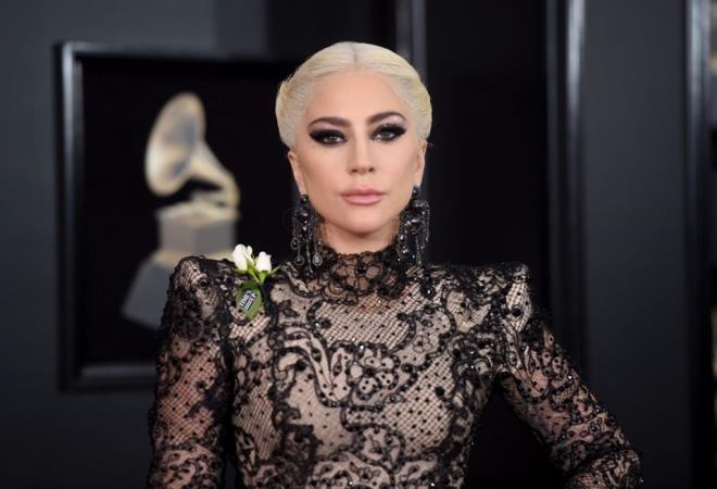 Kim Kardashian ve Lady Gaga da evlerinden tahliye edilenler arasnda yer ald.    California eyaletinin kuzey ve gneyini etkisi altna alan orman yangnlarnda can kaybnn 31'e ykseldii bildirilmiti.