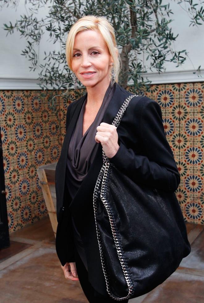 Televizyon yldz Camille Grammer Meyer de yangnda Malibu'daki malikanesini kaybedenler arasnda bulunuyor.    Sosyal medya hesabndan yanan evinin fotorafn "Ne yazk ki evim kurtarlamad" mesajyla paylaan Meyer, arabasn ve kiisel eyalarn kurtaran itfaiyecilere teekkr etti.