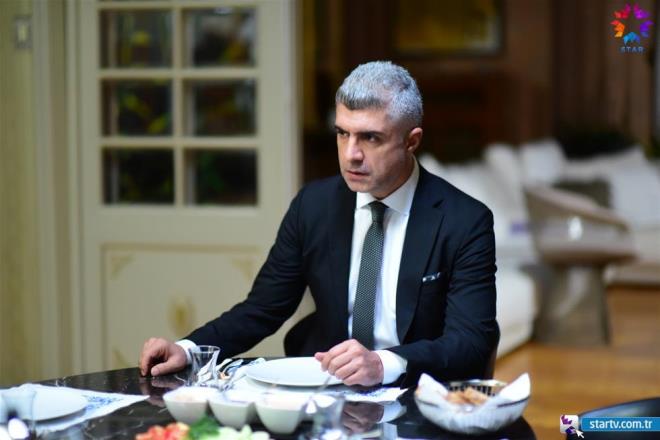 SAATLERCE H ALAMAYAN BEBEK: Saatlerce kz ile darda dolaan Faruk'un bir kez bile yz rt ile kapatlan kz Yaz'a bakmamas, daha 4 aylk olan bebein bir kez bile alamamas, ackmamas izleyici ldrtt. Bu kadar da olmaz diyen seyirci dizinin o sahnesini yorum yamuruna tuttu.