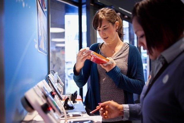 nde gelen iletiim firmalarndan oluan dev konsorsiyumlar, 5G iin dnya apnda standartlar oluturmak zere alyorlar.Bu standartlarn ou henz kesinlememi de olsa, uzmanlar 5G'nin geriye ynelik uyumluluk (4G ve 3G ile) sunacan dnyorlar.