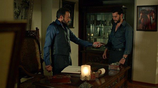 Bir Zamanlar ukurova dizisi ATV'nin yzn gldren dizilerden biri oldu. Daha ilk blmden seyirciyi iine eken senaryosunu ile dikkatleri eken dizi, reyting listelerinde de her hafta zirvedeki yerini koruyor.