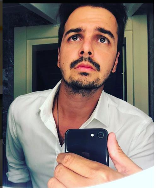 Sadr Alk son olarak Keke Hi Bymeseydik dizisinde rol almt. Fakat reytinglerde istenilen baary gsteremeyen dizinin ekran hayat ok ksa srmt. Ksa srede dikkat eken isim Sadri Alk ise yeni dizisiyle tekrar ekranlarda boy gsterecek...