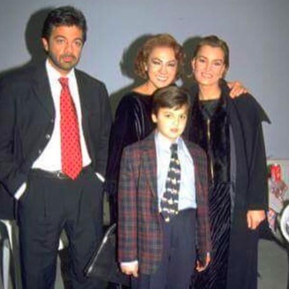 - Dedenizi en ok kimden dinlersiniz?  <br>  Babam hep anlatr ama asl babaannemden dinlerim. O bir anlatsn sabaha kadar herkes dinler.