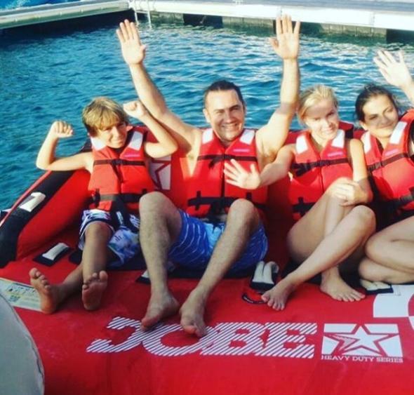 Bu konunun aile arasnda halledilmesi gereken bir problem olmas, magazine daha fazla yansmamas ve Yamur'un daha fazla zarar grmemesi adna kzmla iletiime getim.