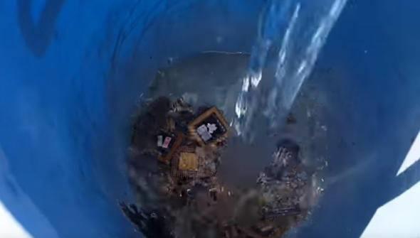 inde nitrik asidin bulunduu kovaya elimizdeki ilemcileri doldurarak ileme balyoruz.