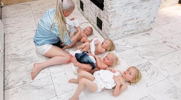 Sosyal medyada 100 bin civar takipisi bulunan kadnn paylamlarndan bazlar...