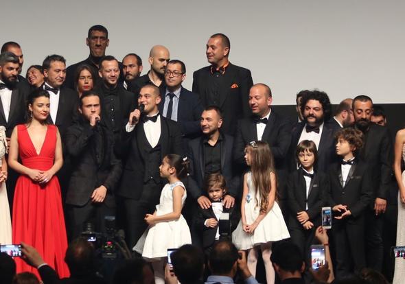 etin Tekindor&#8217;la &#8216;Bir ocuk Sevdim&#8217;de, Karaday&#8217;da baka projelerde de beraber altk. Mehmed: Bir Cihan Fatihi dizisi iin sete gittim, olmad bir eylerden dolay.