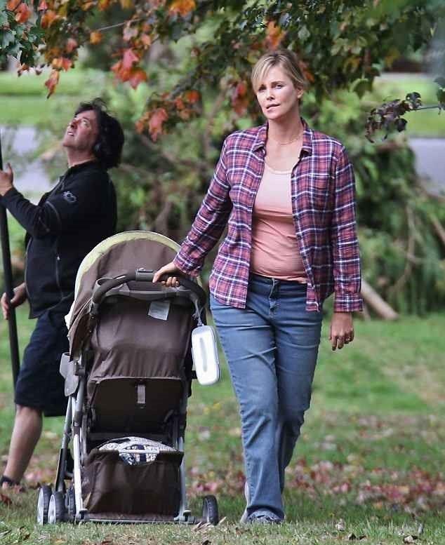 43 yandaki Gney Afrikal oyuncu, komedi-dram trndeki yeni filmi iin yaklak 25 kilo almt.