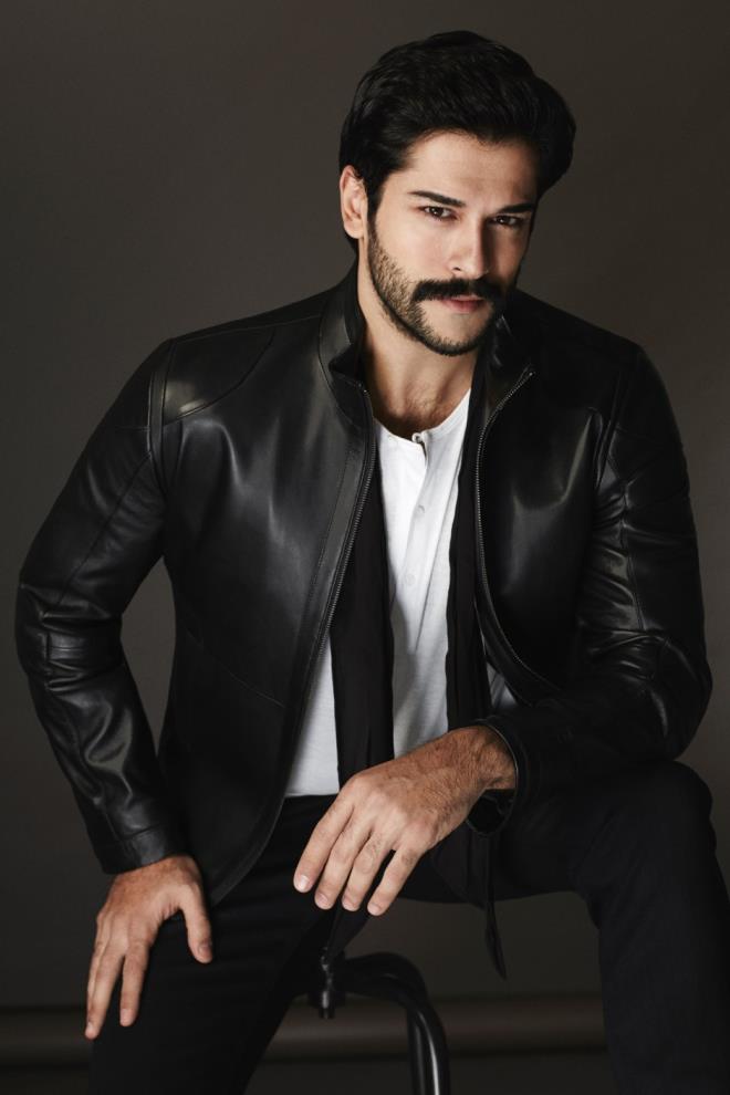 BURAK ZVT  Star TV'de yaynlanan "Kara Sevda" dizisinin Kemal'ini canlandran 31 yandaki oyuncu, "Muhteem Yzyl"n Bali Bey'i ve "Malkoolu" filminin barol iin ksa srede 9 kilo vermiti.