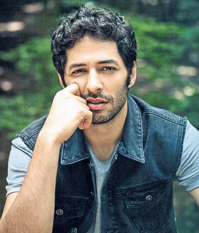 MERT FIRAT  35 yandaki nl oyuncu, senaryosunu ve ynetmenliini Ylmaz Erdoan'n yapt "Kelebein Ryas" filmi iin 10 kilo vermiti.