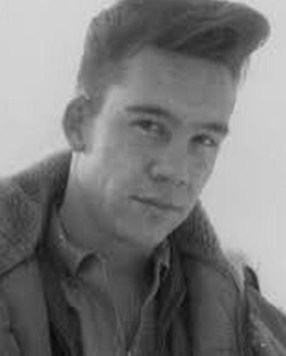 20 yl boyunca askeriyede grev yapt. Burada askerlere o kadar ok barm ki emekli olduktan sonra bir daha barmamaya yemin etmi.