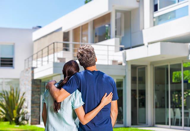 yi bir evin tasarm da byk nem tayor. Aydnlatma, yaltm, altyap, temizlik ve bakm gibi pek ok konuya deinmeniz gerekiyor. Evin her odasnn gnndan faydalanabiliyor olmas, yalnzca gndz deil gece de ll bir kla aydnlanmas da ev kritileri arasnda yer alyor. Olumsuz evre etkilerini en aza indirmek iin ses ve s yaltmna uygun bir ekilde tasarlanm olmas ve iyi bir altyapya sahip olmas, bir evi zellikle kullanc iin "iyi ev" tanmna yaklatryor.