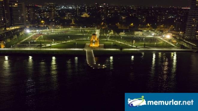 Trkiye'de ilk defa uygulanan mimari ile ina edilen 2 bin 500 kiilik caminin  taraf sularla evrili. 7 bin metrekare byklndeki biyolojik gletten gelen sularn transfer edildii havuz, camiye ayr bir gzellik katyor.