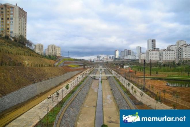 5 bin kiilik caminin de yer ald Baakehir Meydan ile komu olan Millet Bahesi'nin yer ald Kuzey Yakas Projesi bnyesinde, farkl tasarmyla dikkati eken ofis binalar, kongre merkezi, 156 odal bir otel de ina edildi.