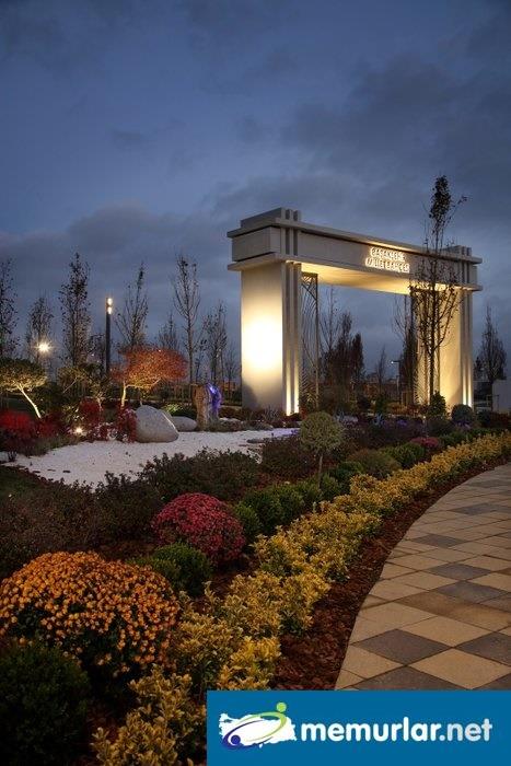 Baakehir Millet Bahesi, 37 bin metrekarelik kent meydannn hemen yannda 360 bin metrekare alan zerine kuruldu.