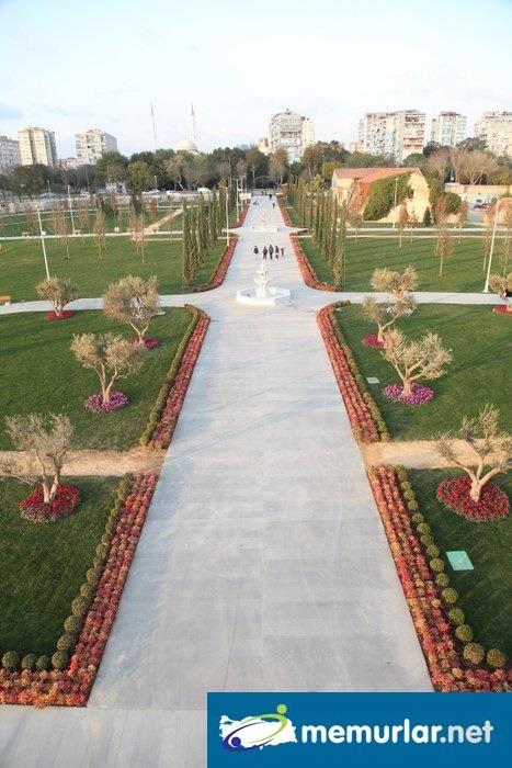 Caminin yanna ina edilen ve eski Osmanl evlerini andran kurs binas da millet parknda hizmet verecek.80 bin metrekare yeil alann yer ald Hodere Millet Bahesi'nde, 7 bin 400 metrekare biyolojik glet, 34 farkl trde bin 900 aa, 5 bin metrekare etkinlik ayr, 4 bin kii kapasiteli cami bulunuyor.