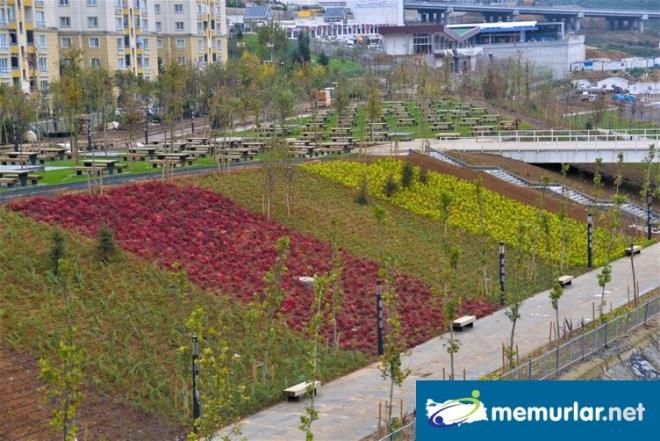 KAYAEHR MLLET BAHES    1 milyon 267 bin metrekarelik alana yaplan Kayaehir Millet Bahesi tamamlandnda, stanbul'un en byk korusu Emirgan Korusu'ndan 3 kat daha byk olacak.
