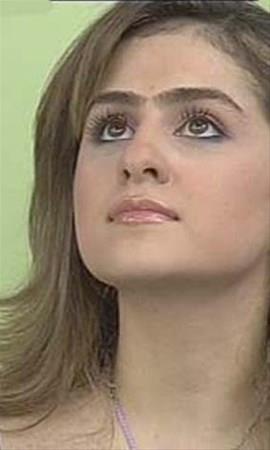 Daha ocuk saylabilicek bir yata 13 yandayken brahim Tatlses tarafndan kefedilen ve sahnelere kartlan Gnel Zeynalova, yeni albm iin tercih ettii imajla takipilerini artt.