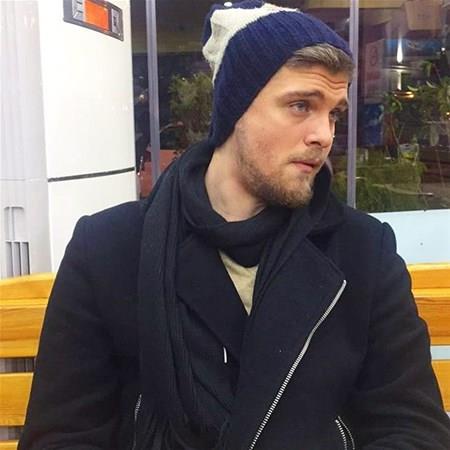 2014 ylnda rol ald Muhteem Yzyl dizisi ile yldz parlayan yakkl oyuncu dris Nebi Takan ergenlik dnemine ait bir fotorafn sosyal medyadan paylat.