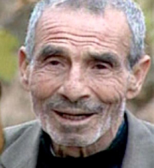 20 YIL HAPS CEZASI...   Mahkeme heyeti de Mehmet Akba'n, ldrd Emine Demirdver'in kendine sopayla vurduu, ar kfrler ettii ynndeki iddiasn tank beyanlarna gre inandrc bulmaynca, Akba' 24 yl ar hapis cezasna arptrd. Heyet, Akba' cezasn pimanlk duymas ve mahkemedeki hal ve tavrlar nedeniyle 20 yla indirdi.