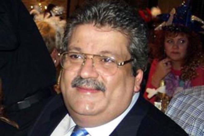 Osman Yamurdereli....  1973 ylnda Gazi niversitesi Eitim Fakltesi Mzik Blm&#8217;n bitirdi ve bir sre retmenlik yapt.