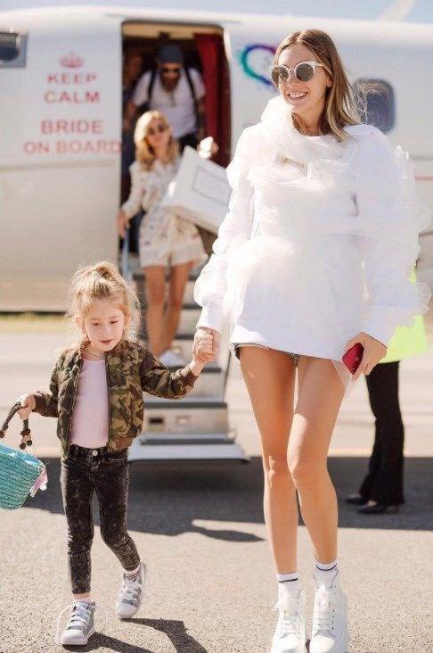 Takipi saysn yaklak 3 milyona kararak fenomen haline dnen Ilcal, gezdii lkeler ve katld etkinliklerle sosyal medyada ilgi oda oldu.