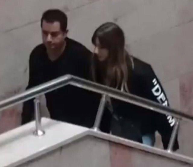 ACUN'DAN LK AIKLAMA  Adliye k konuan Acun Ilcal, &#8220;Her evlilikte boanma da var. Biz de eyma ile evliliimizi kurtarmak iin akas birka kere denedik konutuk kurtaramadk. kimiz de zgnz. Buna insani ynden bakmanz istiyorum. Denedik olmad&#8230; Sonuta ikimiz iin de hayrls byle. Poplerliimizden kaynaklanan irkin dedikodular olabilir. Sonuta biz de kendi aramzda kk bir aileydik olmad yrtemedik. ddialarn hepsi irkin. Severek evlendik yrtemedik, sayg ile ayrldk&#8221; ifadelerini kulland.