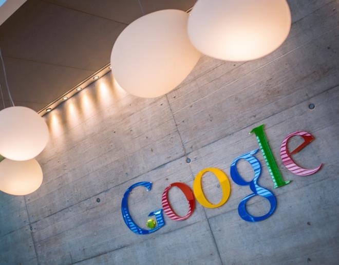 Teknoloji devi Google, kuruldu�u 1998 y�l�ndan bug�ne kadar bir�ok �r�nle kar��m�za ��kt�. Google’�n yay�nlad��� �r�nlerin baz�lar� hayatlar�m�zda kal�c� olurken, baz�lar�n�n da �u an i�in sadece ge�mi�te kald���n� g�r�yoruz. Dilerseniz Google Teklifleri’nden Google G�zl���’ne kadar 14 ba�ar�s�z Google �r�n�ne k�saca bir g�z atal�m.