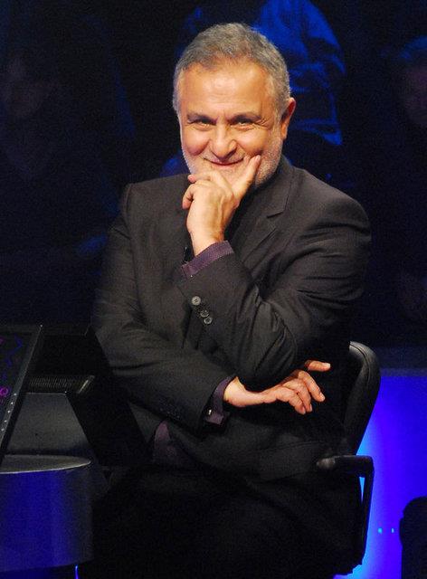 Kenan Ik'n 2014 ylnda gittii spor salonundaki saunadan karken ayann kaymas sonucu derek kafasna darbe alm ve komaya girmiti. Bu vahim olaydan sonra yarma ksa bir sre yaynlanmam ve sonrasnda sevilen isimler yaram programn sunmaya balamt.