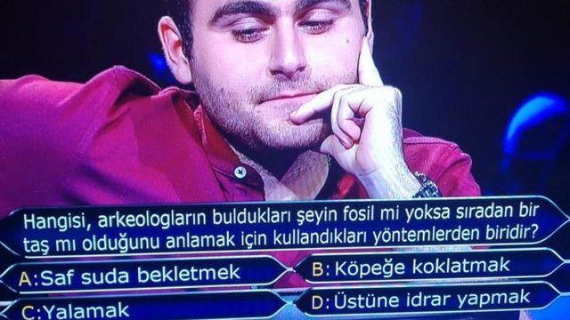 Arkeologlar Dernei'nin tepkisi yle: &#8220;Dn gece ATV&#8216;nin &#8216;Kim Milyoner Olmak ster' isimli bilgi yarmasnda 30.000 TL deerindeki hibir bilimsel deeri olmayan ve Arkeoloji bilim daln aalayan bu soruyu hazrlayanlar ve ATV'yi knyoruz. Arkeoloji, bugn dnya ile boy lebileceimiz bilim dallarndan biridir.
