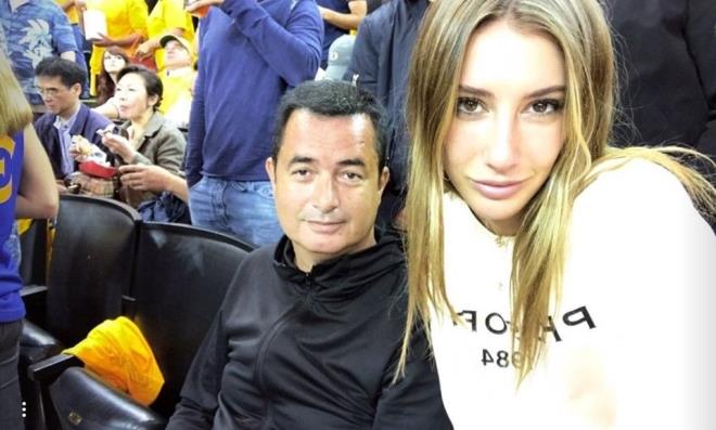 kili, getiimiz yl eyll aynda Fransa'nn sahil kasabas St.Tropez&#8217;de dnyaevine girdi.