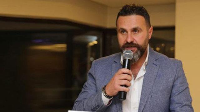 Deniz Kurt - AK Parti Burdur Belediye Bakan aday    Deniz Kurt, 1978'de Isparta'da dodu. Ege niversitesi ngilizce ktisat Blm mezunu olan Kurt, 2012 ylnda AK Parti Burdur l Ynetim Kurulu yeliine seildi. Kurt Depo Liman Hizmetleri Ynetim Kurulu yesi Kurt, Burdur Sanayici ve  Adamlar Dernei Bakanl grevini yrtmektedir.