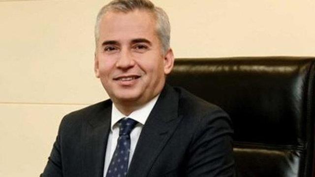 Osman Zolan - AK Parti Denizli Bykehir Belediye Bakan aday    AK Parti'den Denizli Bykehir Belediye Bakan aday olan mevcut bakan Osman Zolan, 1964 ylnda Denizli'nin Tavas ilesinde dodu. Denizli Bykehir Belediye Bakan Osman Zolan, ilk renimini Tavas-Garipky'de, orta ve lise eitimini ise Isparta- Gnen retmen Lisesi'nde yapt. Akademik eitimini Dokuz Eyll niversitesi Hukuk Fakltesi'nde tamamlayan Bakan Zolan, Denizli Barosu'na kaytl olarak avukatlk yapt. Bu dnemde sivil toplum kurulularnda aktif olarak grev ald. 28 Mart 2004 yerel seimlerinde Denizli Belediye Meclis yeliine seilen Bakan Zolan, 2004 ile 2011 yllar arasnda Belediye Bakan Yardmcl grevini yrtt. 10 Mart 2011'de dnemin Belediye Bakan Nihat Zeybekci'nin AK Parti'den milletvekili adayl iin istifa etmesi zerine belediye bakan vekili grevini yapt. Zolan, 16 Mart 2011'de Denizli Belediye Meclisi'nde yaplan seimle Denizli Belediye Bakanl grevine getirildi. 30 Mart 2014 ylnda yaplan Mahalli dareler Genel Seimleri'nde AK Parti'den seilerek Denizli Bykehir Belediye Bakan oldu. Bakan Zolan, evli ve 2 ocuk babasdr.