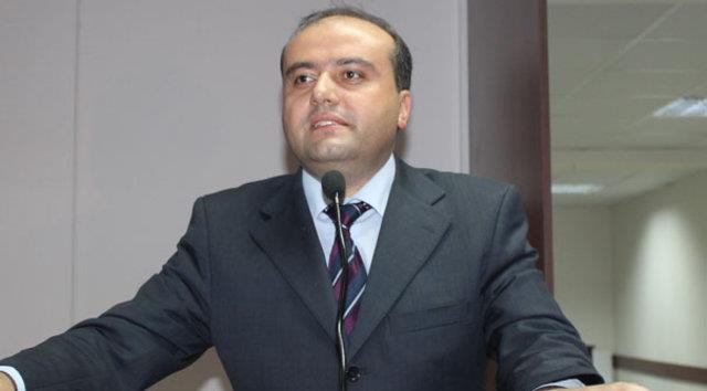 <p>Fatih Metin - AK Parti Bolu Belediye Bakan aday</p>    <p>Fatih Metin, 14 Ekim 1973'te Bolu'da dodu. Dokuz Eyll niversitesi Hukuk Fakltesi'ni bitiren Metin, bir sre serbest avukat olarak alt, Boluspor Ynetim Kurulu yelii grevinde bulundu. Metin, 2015 ylnda Trkiye Futbol Federasyonu Temsilciliine seildi. 2001-2003 yllar arasnda AK Parti Bolu Kurucu Ynetim Kurulu yesi, 2003-2007 yllar arasnda AK Parti Bolu l Bakan, 2007-2011 yllar arasnda AK Parti Bolu Milletvekilli (23. Dnem), 2009-2011 yllar arasnda TBMM Bakanlk Divan Katip yesi, 2011-2015 yllar arasnda Gmrk ve Ticaret Bakanl Bakan Yardmcs olarak grev yapan Metin, 12 Eyll 2015 tarihinde yaplan AK Parti 5. Olaan Byk Kongresi'nde AK Parti Merkez Karar Disiplin Kurulu yeliine seildi. 30 Aralk 2015'te Ekonomi Bakanl Bakan Yardmcl grevine atanan Metin, son olarak 10 Austos 2018'de Ticaret Bakan Yardmcl'na getirildi. Fatih Metin, evli ve 4 ocuk babasdr.</p>