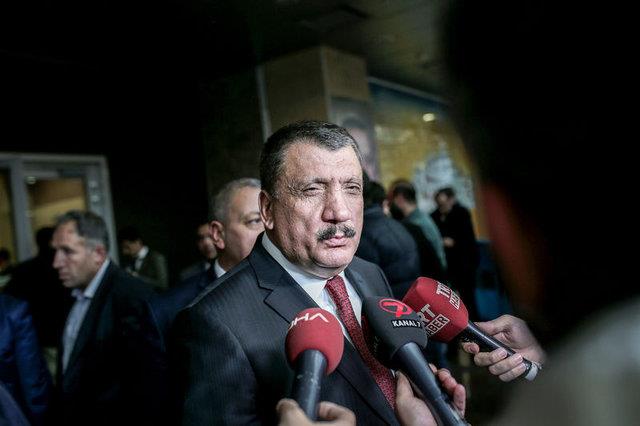 Selahattin Grkan - AK Parti Malatya Bykehir Belediye Bakan aday     AK Parti Malatya Bykehir Belediye Bakan aday Selahattin Grkan, 1958 ylnda dnyaya geldi. lk, orta ve lisesi renimini Malatya'da tamamlayan Grkan, Hacettepe niversitesi Eitim Fakltesi ile Anadolu niversitesi ktisat Fakltesi ktisat blm ve Bolu Eitim Enstits blmlerinden mezun oldu.  Milli Eitim Bakanlna bal devlet okullarnda retmenlik ve yneticilik yapan Grkan daha sonra 1995-2001 yllar arasnda MEB lkretim Mfettii, 2001 ile 2003 yllar arasnda Malatya - KUR l Mdr olarak grev yapt.  2004 ylnda seildii Battalgazi Belediye Bakanl grevini 2004- 2009 (bamsz) ve 2009- 2013 (AK Parti) dnemlerinde gerekletiren Grkan, yine AK Parti'den 2014 ylndaki yerel seimlerde Battalgazi Belediye Bakanln kazand.  Grkan, evli ve 2 ocuk babas.