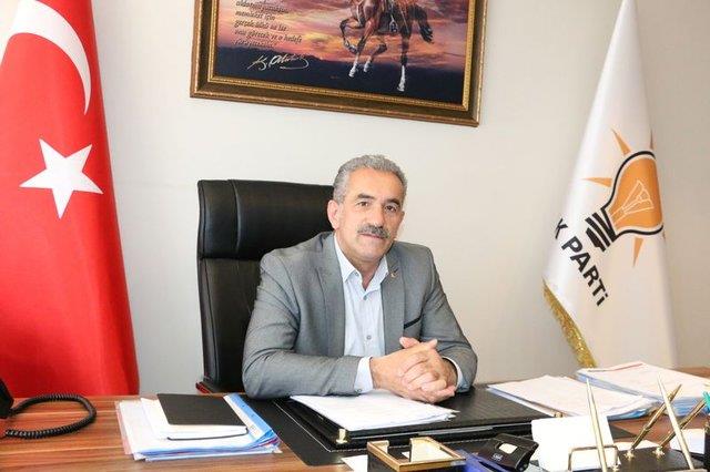 Yusuf Ziya ztabak - AK Parti Yalova Belediye Bakan aday     Rize'de 1963 ylnda doan Yusuf Ziya ztabak, Bursa Uluda niversitesi (U) ktisadi ve dari Bilimler Fakltesi ktisat Blmnden mezun oldu. Eitiminin ardndan Yalova'da i hayatna atlan ztabak, serbest muhasebeci, mali mavir ve bamsz deneti olarak mesleini icra etti.  Yalova Serbest Muhasebeci Mali Mavirler Odasnda denetim, disiplin ve ynetim kurulu yelii ile bakan yardmcl grevlerinde bulunan ztabak, U Yalova Meslek Yksek Okulunda da misafir retim grevlisi olarak meslek dersleri verdi.  ztabak, Yalova Yardm Dernei Bakanl, Yalova niversitesi Yaptrma ve Yaatma Dernei Ynetim Kurulu Bakanl grevini yrtyor.  Siyasi hayatna 2001'de balayan ztabak, Yalova'da AK Parti kurucu il ynetim kurulu yesi olarak grev ald, mali ve idari ilerden sorumlu il bakan yardmcl, tekilatlardan sorumlu il bakan yardmcl ve siyasi, hukuki ilerden sorumlu il bakan yardmcl grevlerinde bulundu ve 2004-2009 dneminde Yalova Belediyesinde meclis yesi olarak grev yapt.  AK Parti meclis grup bakanl ve belediye bakan vekillii grevlerinde de bulunan ztabak, 23. Dnem Genel Seimleri'nde milletvekili aday aday oldu. 28 Nisan 2014'te il bakanl grevine balayan ve bu grevini halen srdren ztabak, evli ve 3 ocuk babas.