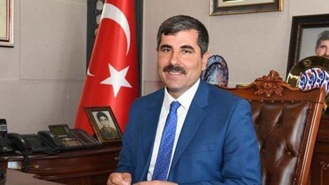 <p>Feyat Asya- AK Parti Mu Belediye Bakan Aday</p>    <p>1 Mays 1970&#8217;te Mu&#8217;ta dnyaya geldi. renim hayatnn orta ve lise ksmn Mu mam Hatip Lisesi'nde, lisans ksmn ise ktisat Fakltesi Kamu Ynetimi Blm'nde tamamlad. Ayrca lahiyat programndan mezun oldu. Evli 4 ocuk babasdr.</p>      <p>alma hayatna 1991 ylnda Mu Ky Hizmetleri l Mdrl bnyesinde laborant olarak balad. 1995 ylnda Mu l Mftl&#8217;nde memur olarak devam etti. 2005 ylnda Personel efi, 2007 ylndan beri ayn kurumda Personel, dari ve Mali ler ube Mdr olarak grev yapt.</p>      <p>2000, 2004, 2006, 2010 yllarnda Mekke ve Medine'de hac organizasyonunda grev yapt.</p>    <p>2007, 2010 Yllarnda Fransa, Almanya, spanya ve Hollanda&#8217;da Sivil Toplum ve Devlet likileri zerinde eitli almalarda bulundu.</p>    <p>2013 ylnda Filistinli kardelerimizin durumunu yerinde grmek zere Sivil Toplum rgtlerinden mteekkil bir ekiple Kuds ve dier Filistin kentlerinde bulundu.</p>