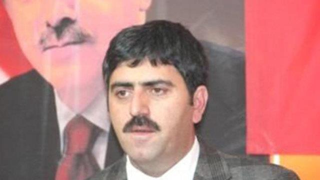 <p>Yunus Baydar - AK Parti Ardahan Belediye Bakan aday</p>    <p>1976 ylnda Ardahan'n Yalnzam kynde doan Baydar, ilk ve orta renimini Ardahan'da tamamladktan sonra Kafkas niversitesi Veterinerlik Fakltesinden mezun oldu. Ardahan'da zel veterinerlik yapan, evli ve 3 ocuk babas Baydar, farkl dnemlerde toplamda 7 yl AK Parti Ardahan l Bakanl grevinin yan sra bir dnem de AK Parti Ardahan l Genel Meclis yelii yapt.</p>