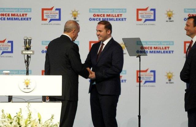 Burak Szlm - AK Parti Krklareli Belediye Bakan aday     Krklareli'nde 1986 ylnda doan Szlm, Yldz Teknik niversitesi ktisat Blm'n bitirdi. Szlm Kardeler St rnleri Sanayi Ticaret Limited irketi ynetim kurulu yesi olan Szlm, Yeil Beyaz naat Taahht ve Pazarlama Sanayi Ticaret Limited irketi'nin de sahibi.  Spor Toto 2. Lig ekiplerinden Krklarelispor Kulb ynetim kurulu yelii grevinde bulunan Szlm, Ticaret ve Sanayi Odas'nda disiplin kurulu yelii grevini de srdryor.  Szlm, evli ve ngilizce biliyor.