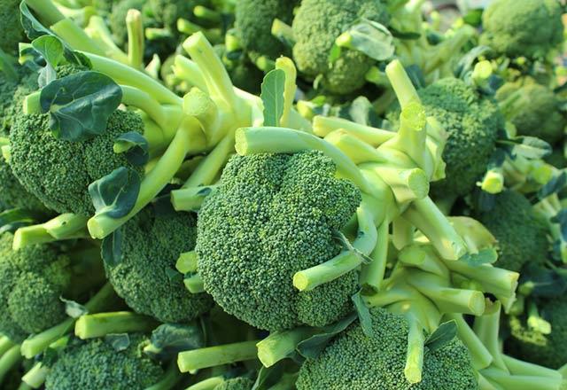 &#8220;Osteoartiriti nler: Brokoli ierdii sulforaphen adl bileik sayesinde eklem rahatszlklarna kar savar. Bu bileik iltihaplanmaya neden olan enzimleri yok ederek kkrdan yapsn korur.